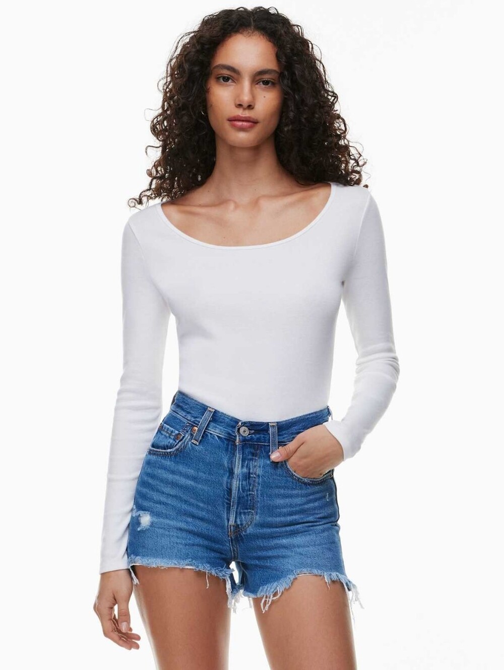 Levi’s Ribcage High Rise Distressed Denim Shorts Size 28